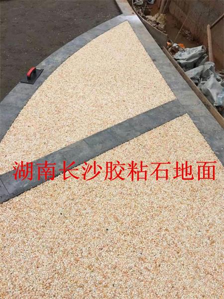 長(zhǎng)沙透水膠黏石混凝土地坪